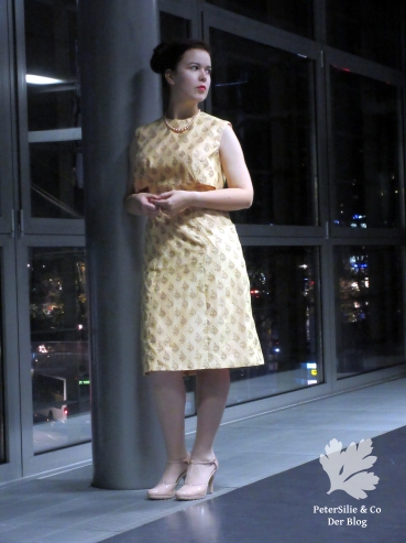 Der Neue Schnitt Mai 1964 elegantes Vintage Kleid nähen Seide creme Jäckchen Nähblog Karlotta Pink