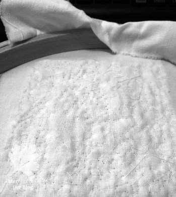 Nadelbrief weiss Schnee sticken Nählob Stickblog Perlen Stickrahmen Rückseite